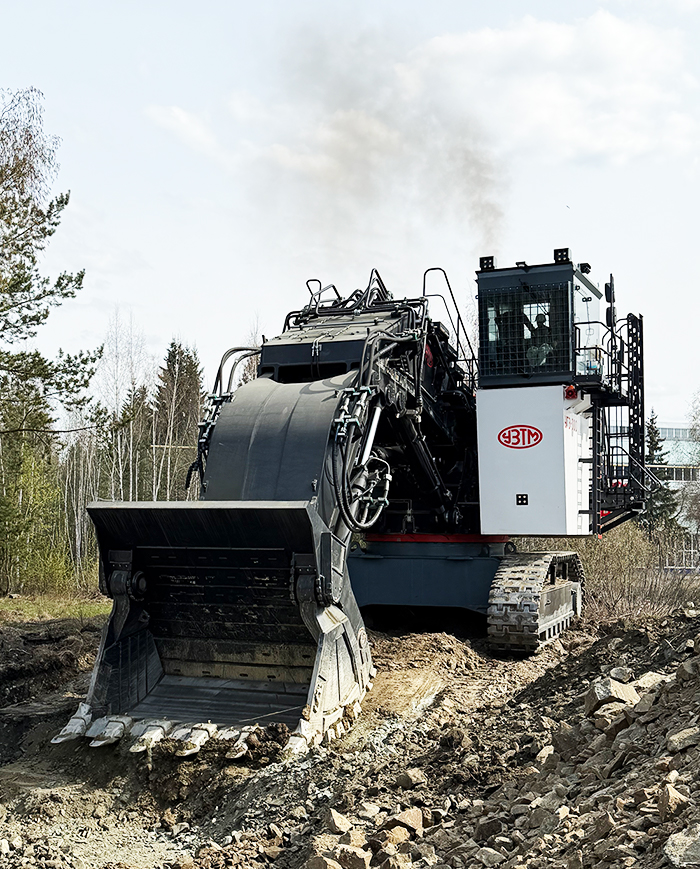Гидравлический карьерный экскаватор УГЭ-300